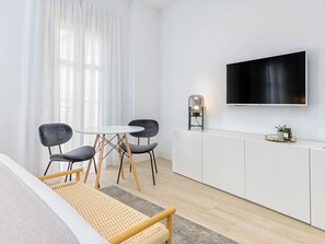 Interior - Central studio in Málaga: 2 guests, modern amenities, next to Atarazanas Market (Málaga)