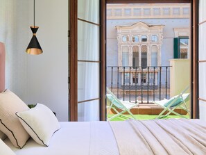 2 bedrooms, free WiFi - Charming 2-Bed Apartment with Terrace and Parking in Central Málaga (Málaga)