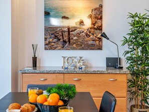 Dining - Central Málaga Apartment with Terrace – 2 BR, 2 BA, Modern Comfort (Málaga)