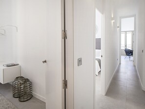 Interior - Elegant 2-Bedroom Apartment in Malaga's Historic Heart, Sleeps 6 (Málaga)