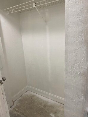 Interior - Comfortable 3-BR 2-BH budget-friendly apartment in wonderful Gainesville (Gainesville)