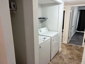 Interior - Comfortable 3-BR 2-BH budget-friendly apartment in wonderful Gainesville (Gainesville)