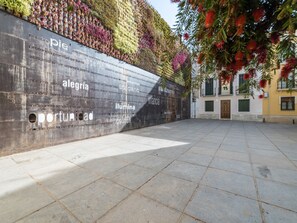 Property grounds - Charming Studio for 2 in Central Malaga with AC, WiFi, and Modern Amenities (Málaga)