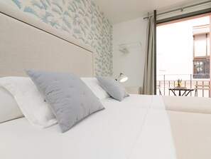 Internet - Charming Studio for 2 in Central Malaga with AC, WiFi, and Modern Amenities (Málaga)