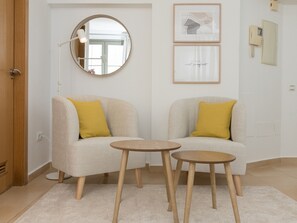 Interior - Charming Studio for 2 in Central Malaga with AC, WiFi, and Modern Amenities (Málaga)