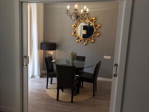Dining - Elegant Duplex Penthouse in Central Malaga with Terrace, WiFi and Air Conditioning (Málaga)