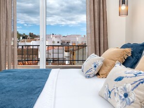 2 bedrooms, Internet - Elegant 2BR Apartment with Terrace in Central Málaga, Near Major Attractions (Málaga)