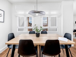 Dining - Elegant 2BR Apartment with Terrace in Central Málaga, Near Major Attractions (Málaga)