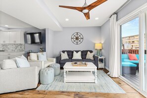 Living area - Waterfront Luxury w/ Private Boat Slip 3BR/2.5BA (Ocean City)