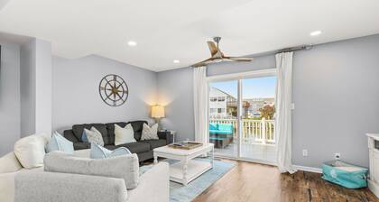 Waterfront Luxury w/ Private Boat Slip 3BR/2.5BA