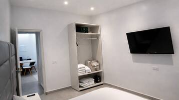 Classic Studio Suite, 1 Queen Bed, Kitchenette #1 | In-room safe, iron/ironing board, cribs/infant beds, free WiFi