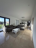 2 Bedroom Apartment, 2 Bathroom, Kitchen #7 | Living area | 32-inch LED TV with digital channels, Netflix, Hulu