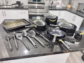 Private kitchen - Perfect Location: Warm, Charming Basement (Mississauga)