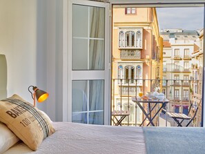 2 bedrooms, Internet - Central Málaga Apartment with Balcony, 2 Bedrooms & Modern Amenities (Málaga)