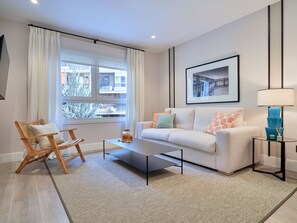 TV - Studio Comfortable in La Malagueta, Málaga - Near Muelle Uno and Beach (Málaga)