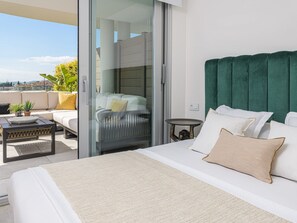 2 bedrooms, Internet - Elegantly furnished apartment with pool, jacuzzi, spa, and garden in Fuengirola (Fuengirola)