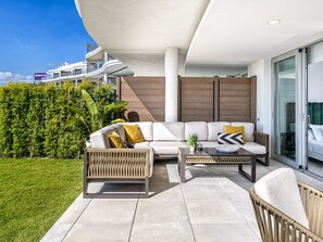 Terrace/patio - Elegantly furnished apartment with pool, jacuzzi, spa, and garden in Fuengirola (Fuengirola)