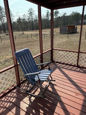 Terrace/patio - Lovely 3-bedroom 2 Full Bathroom Farm experience in Sparta GA (Sparta)