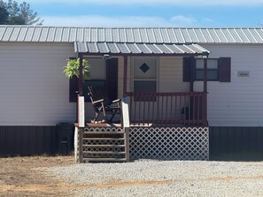 Exterior - Lovely 3-bedroom 2 Full Bathroom Farm experience in Sparta GA (Sparta)