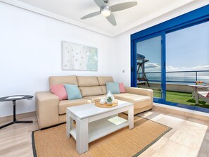 TV - Elegant penthouse by the sea, parking and air conditioning (Málaga)