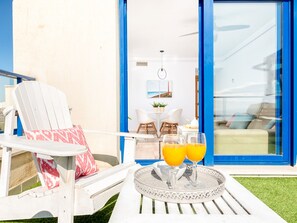 Outdoor dining - Elegant penthouse by the sea, parking and air conditioning (Málaga)
