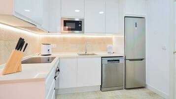 Refrigerador, microondas, horno y lavavajillas