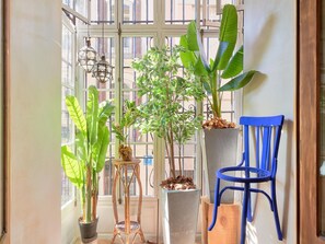 Interior - Elegant Apartment with Balcony in the Heart of Malaga, Modern Amenities, Sleeps 5 (Málaga)