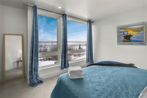 2 bedrooms, iron/ironing board, free WiFi, bed sheets - Denali Views & Cook Inlet Waterfront - Modern 2BR Townhome in Anchorage (Anchorage)