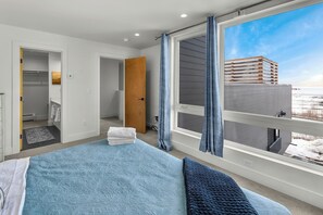 2 bedrooms, iron/ironing board, free WiFi, bed sheets - Denali Views & Cook Inlet Waterfront - Modern 2BR Townhome in Anchorage (Anchorage)
