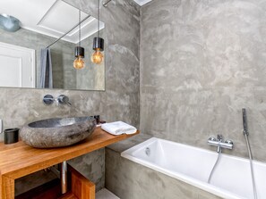 Hair dryer - Apartment in the heart of Malaga with balconies and unique design (Málaga)
