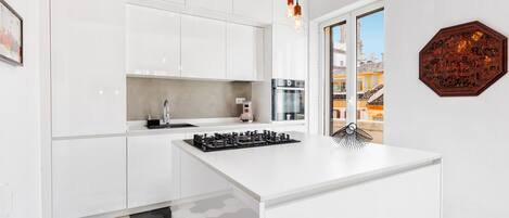 Réfrigérateur, micro-ondes, four, lave-vaisselle