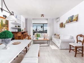 TV - Luxury villa with pool and garden, 1km from beach - sleeps 12 (Málaga)