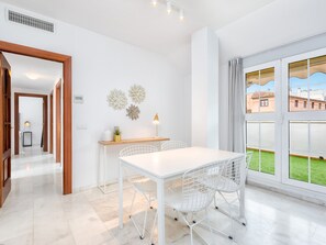Dining - Elegant 3-bedroom penthouse, aircon, WiFi, lively area Málaga (Málaga)