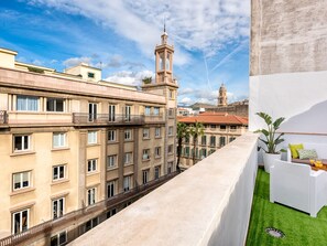 Property grounds - Elegant 3-bedroom penthouse, aircon, WiFi, lively area Málaga (Málaga)