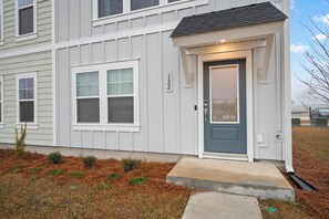 Exterior detail - Luxury Summerville Retreat, Kings Rooms, Bunks, Workspace, Sleeps 10 (Summerville)