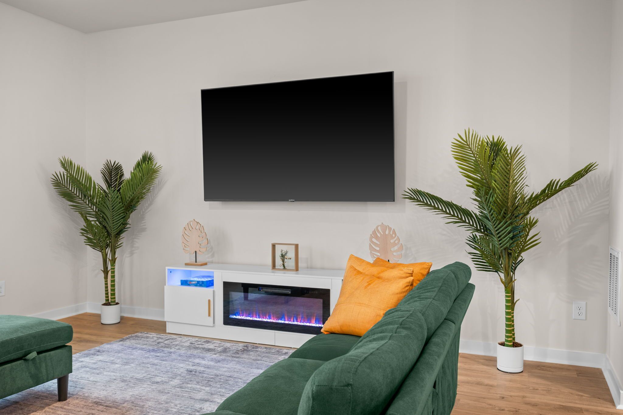 Smart TV, chimenea, monitor de computadora