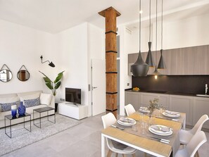 Interior - Elegant 2-bedroom apartment in Malaga center, air conditioning, WiFi, minimalist kitchen (M álaga)