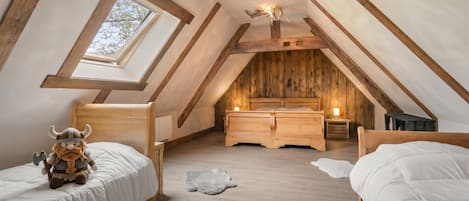 6 bedrooms, iron/ironing board, internet, bed sheets