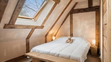 6 bedrooms, iron/ironing board, internet, bed sheets