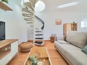 TV - Charming Historic Center Apt with Panoramic Terrace in Málaga (Málaga)