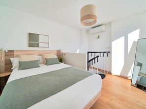 Free WiFi - Charming Historic Center Apt with Panoramic Terrace in Málaga (Málaga)