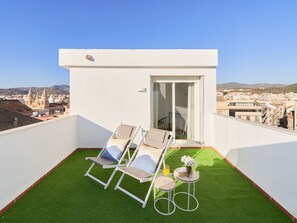 Property grounds - Charming Historic Center Apt with Panoramic Terrace in Málaga (Málaga)