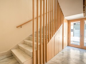 Interior - Elegant 2-Bedroom Apartment in Central Málaga Near Top Attractions (Málaga)
