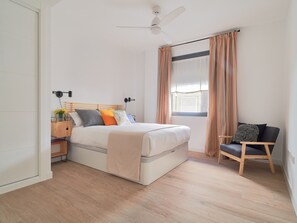 Free WiFi - Modern Apartment with Terrace and Parking in Upper Málaga (Málaga)