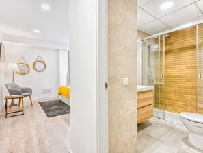 Hair dryer - Elegant 3-Bed Apt by Guadalmedina, Comfort & Style, Near Historic Center (Málaga)
