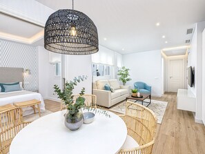 Interior - Modern Apartment with 2 Bedrooms, Elevator, Near Alcazaba - Málaga (Málaga)