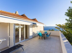 Apartment (Superior Two Bedroom Apartment with S) | Terrace/patio - Apartments Radevenjić (Omis)