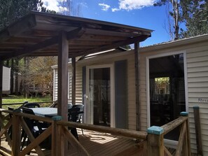 Outdoor dining - Mobile Home 6 Pers. with Terrace in Villecroze (Villecroze)
