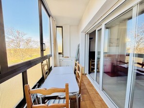 Outdoor dining - "Charming Apartment Near Beach & Market, 1 Bed + Sofa Bed, A/C, Terrace, Free Parking, Roses" (Roses)