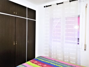 1 bedroom - "Charming Apartment Near Beach & Market, 1 Bed + Sofa Bed, A/C, Terrace, Free Parking, Roses" (Roses)